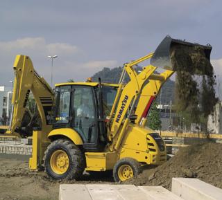 KOMATSU WB 91 R-1 tłoki i pierścienie